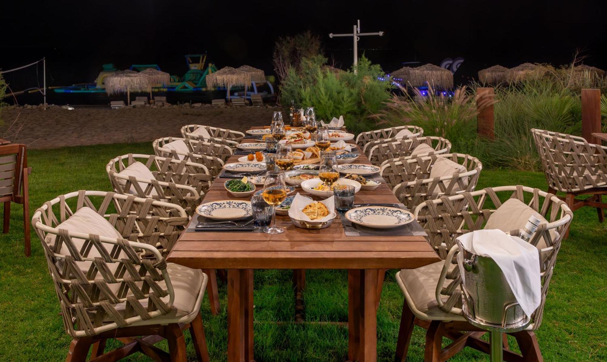 Isla Brown Corinthia Resort & Spa, Curio Collection By Hilton Agii Theodori Exterior foto A table set for a meal