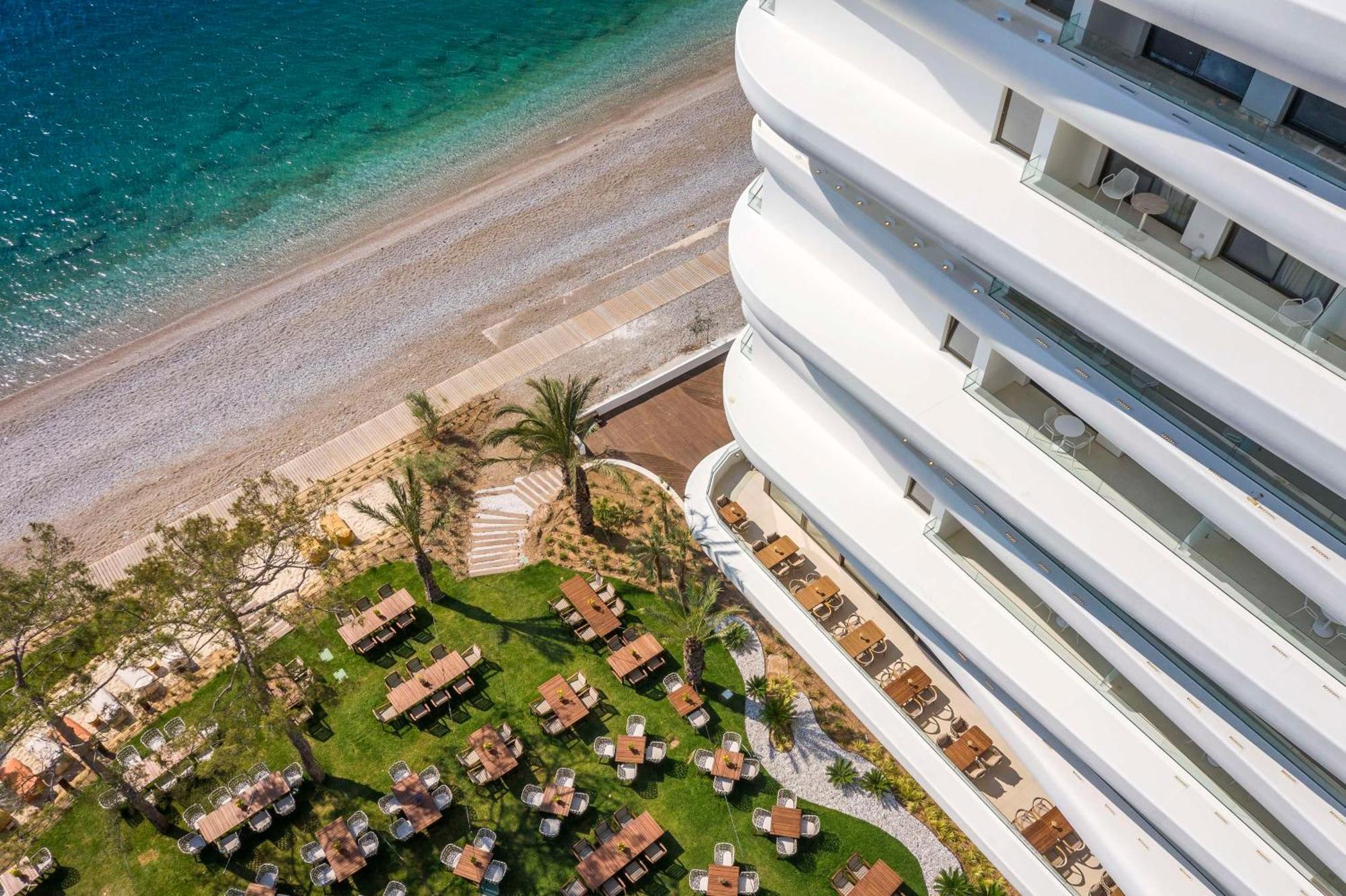 Isla Brown Corinthia Resort & Spa, Curio Collection By Hilton Agii Theodori Exterior foto The beach at the hotel